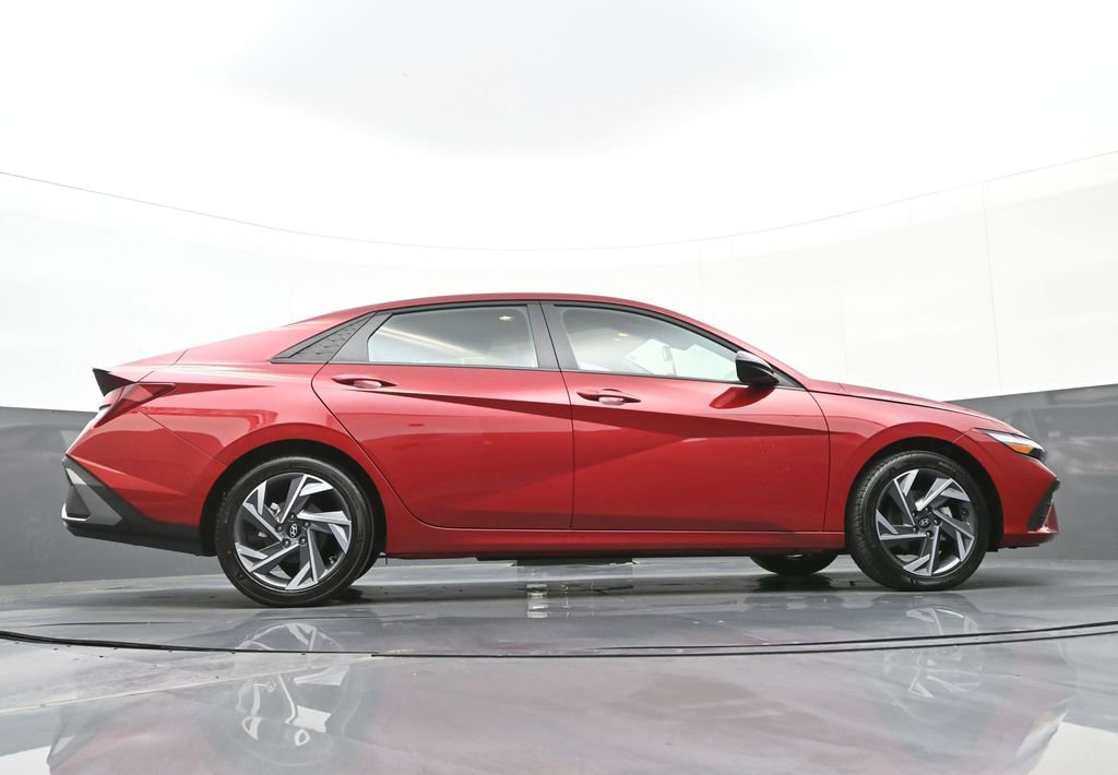 Certified 2025 Hyundai Elantra Sport image 39