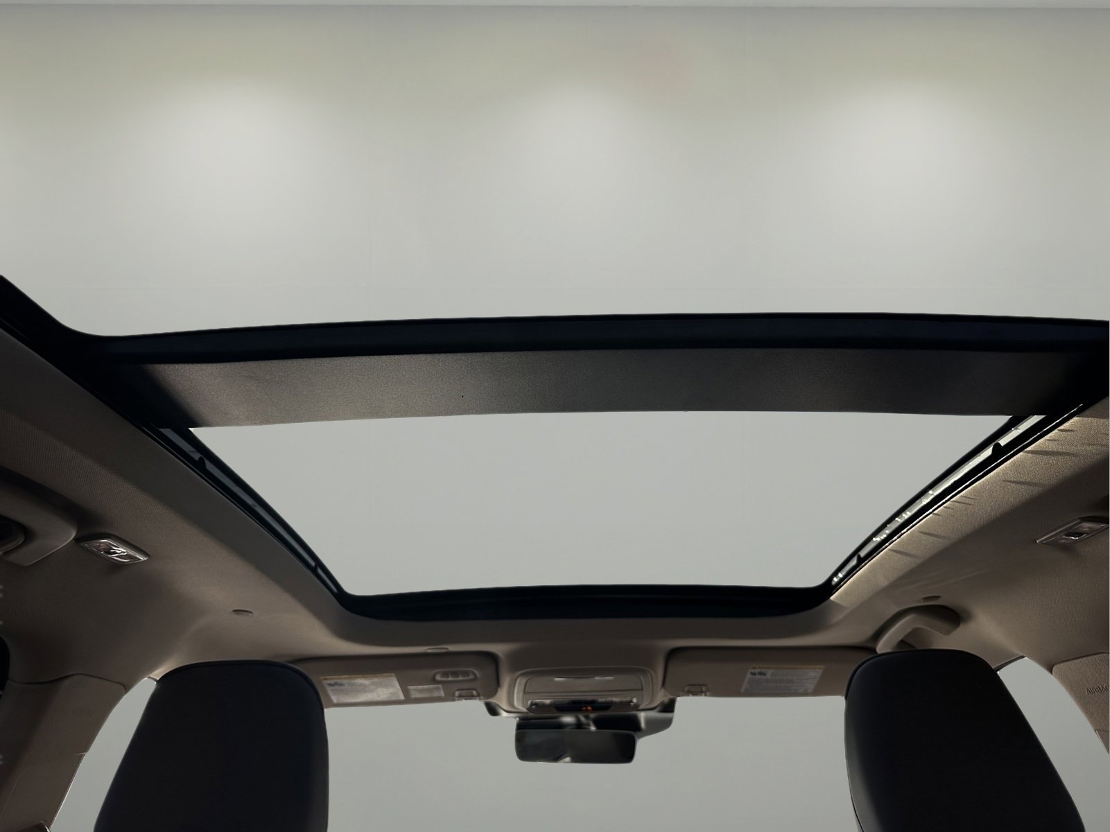 Used 2025 Lincoln Corsair Premiere w/ Equipment Group 101A image 15