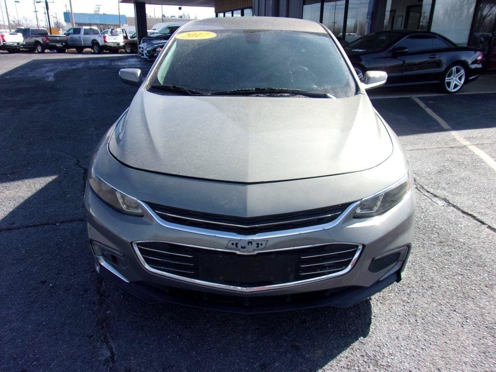 Used 2017 Chevrolet Malibu LT w/ Leather Package FWD image 3