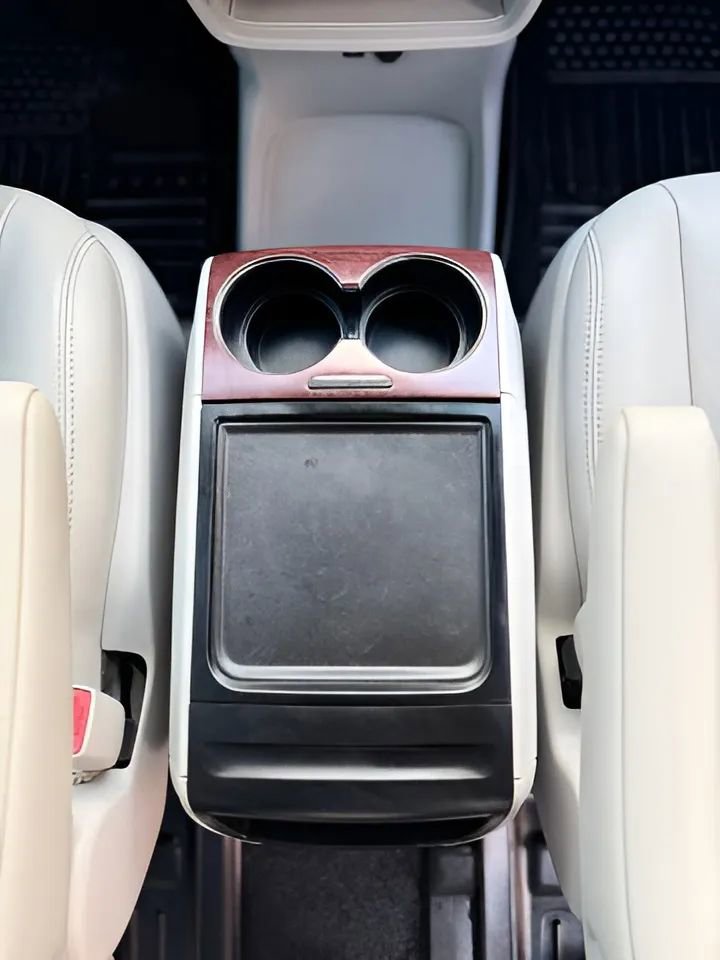 Used 2014 Toyota Sienna XLE image 29