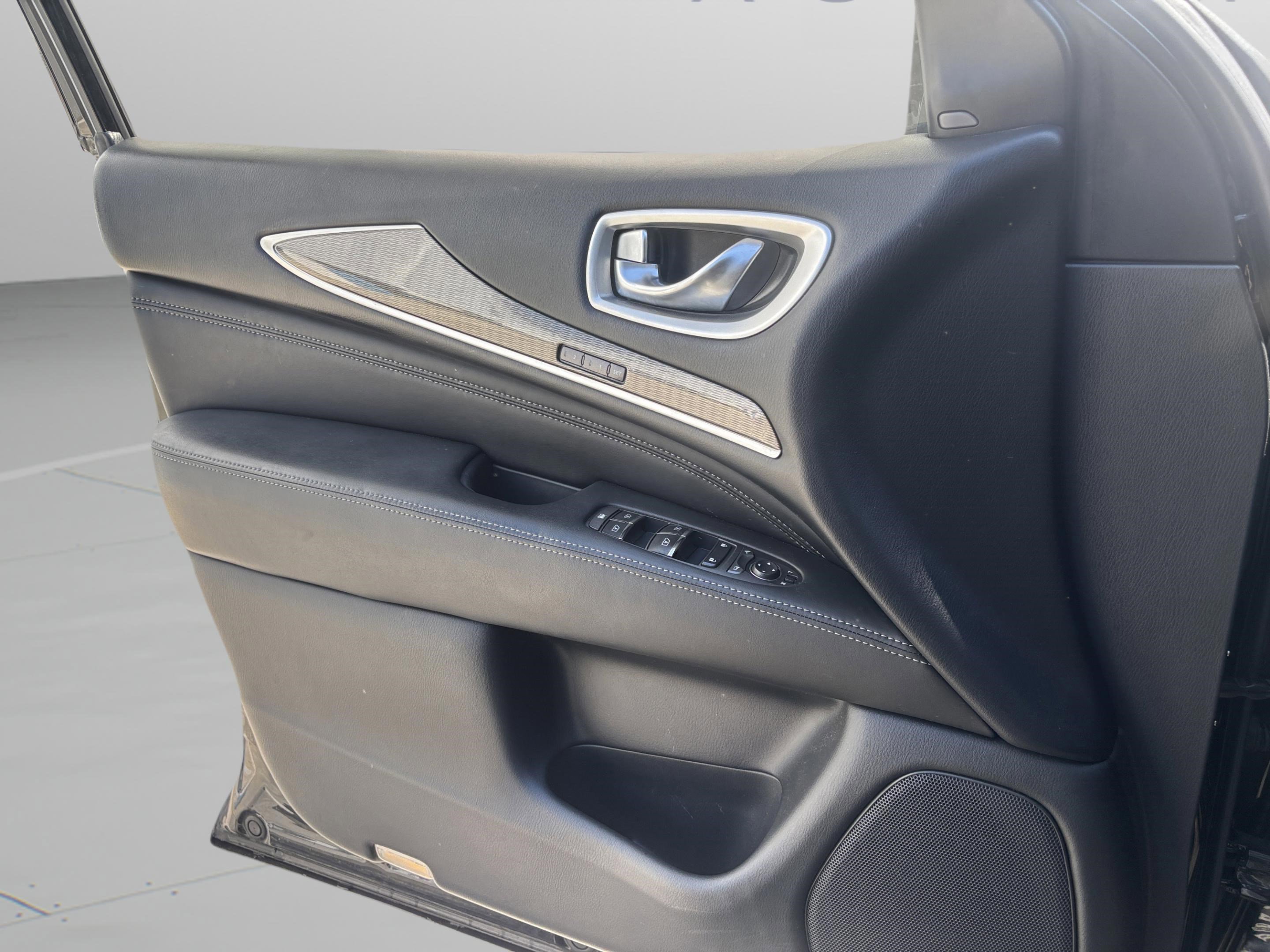 Used 2019 INFINITI QX60 Luxe w/ Essential Package image 15