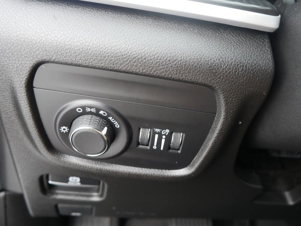 Used 2023 Jeep Grand Cherokee L Altitude image 43