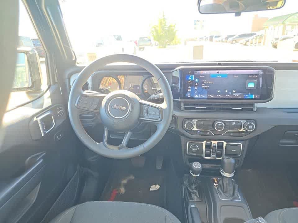 Used 2024 Jeep Wrangler Unlimited w/ Technology Group AWD/4WD image 4