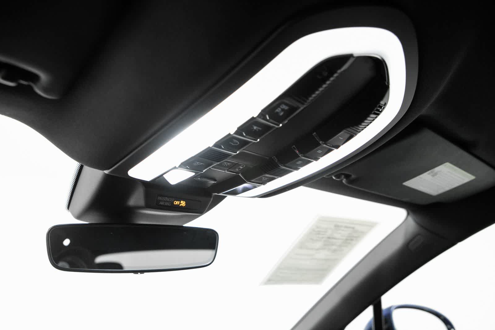 Certified 2023 Porsche Macan AWD/4WD image 28
