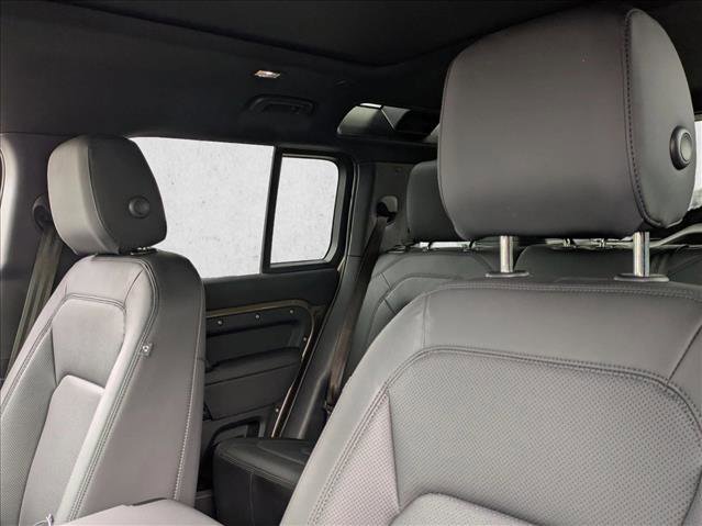 Used 2025 Land Rover Defender 110 S image 16