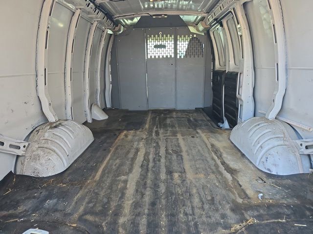 Used 2017 Chevrolet Express 2500 image 10