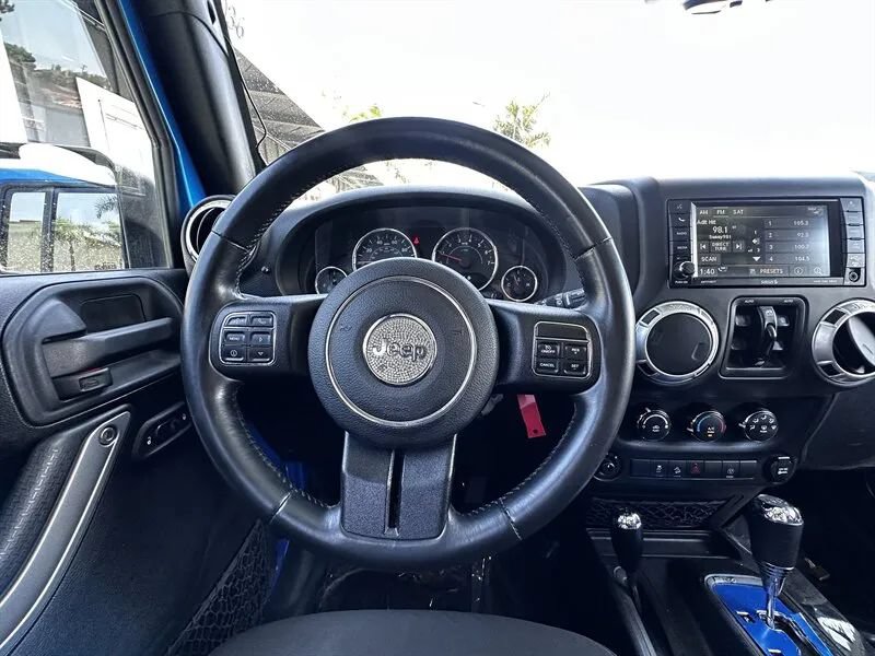 Used 2015 Jeep Wrangler Unlimited Sahara w/ Connectivity Group AWD/4WD image 25