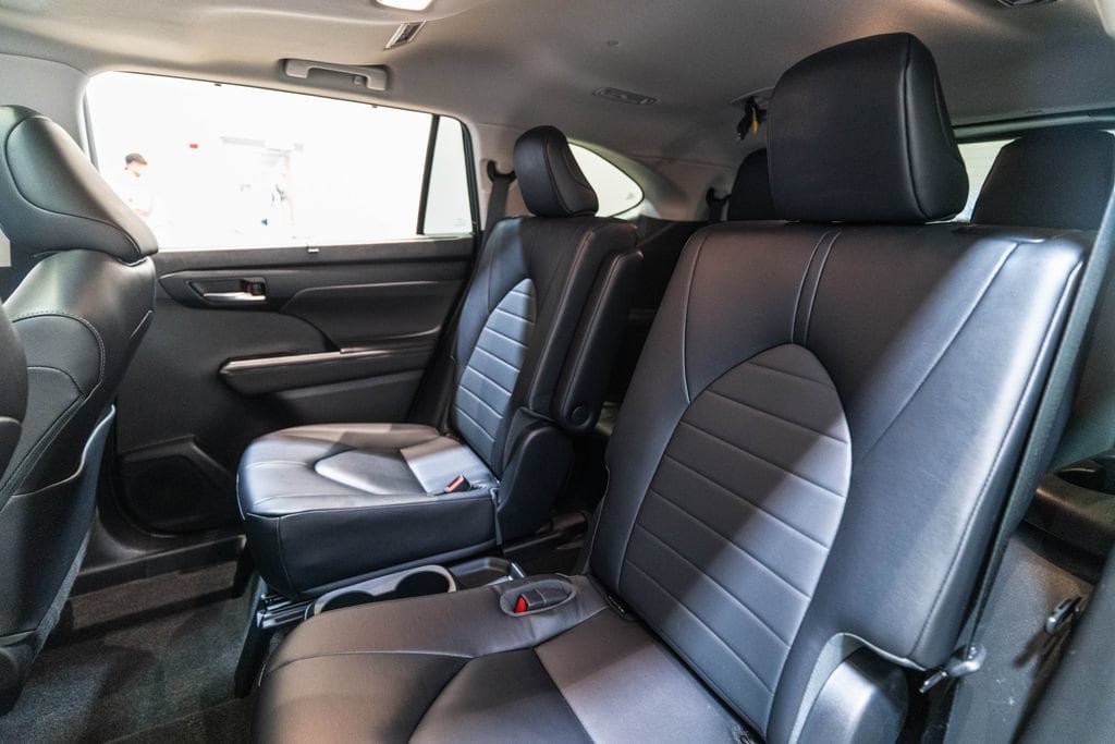 Used 2023 Toyota Highlander XLE AWD/4WD image 31