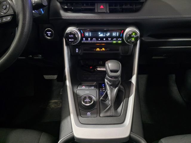 Used 2025 Toyota RAV4 XLE AWD/4WD image 20