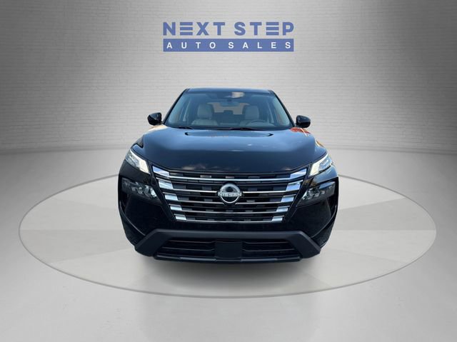 Used 2024 Nissan Rogue SV AWD/4WD image 2