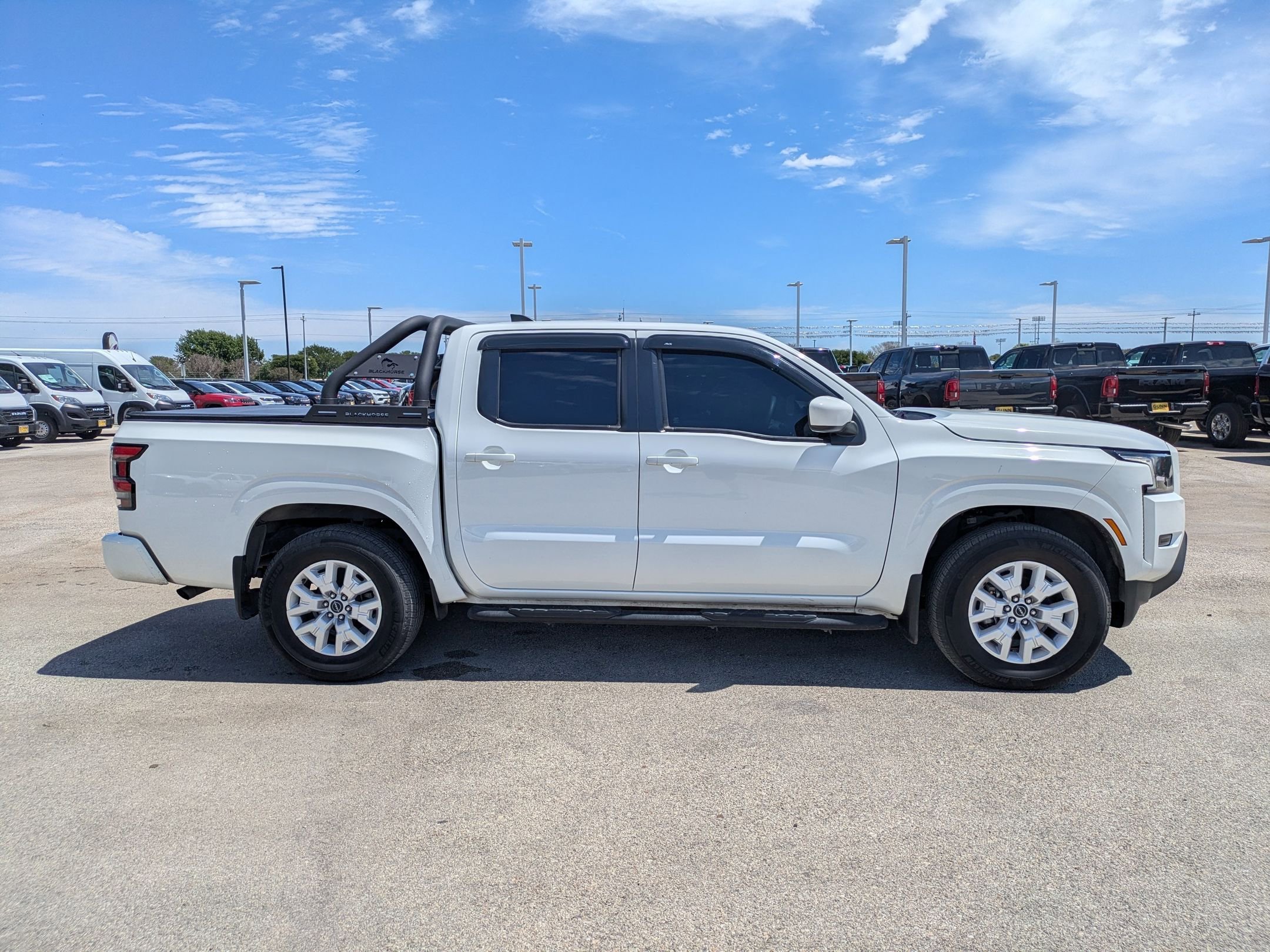 Used 2022 Nissan Frontier SV w/ Technology Package image 2