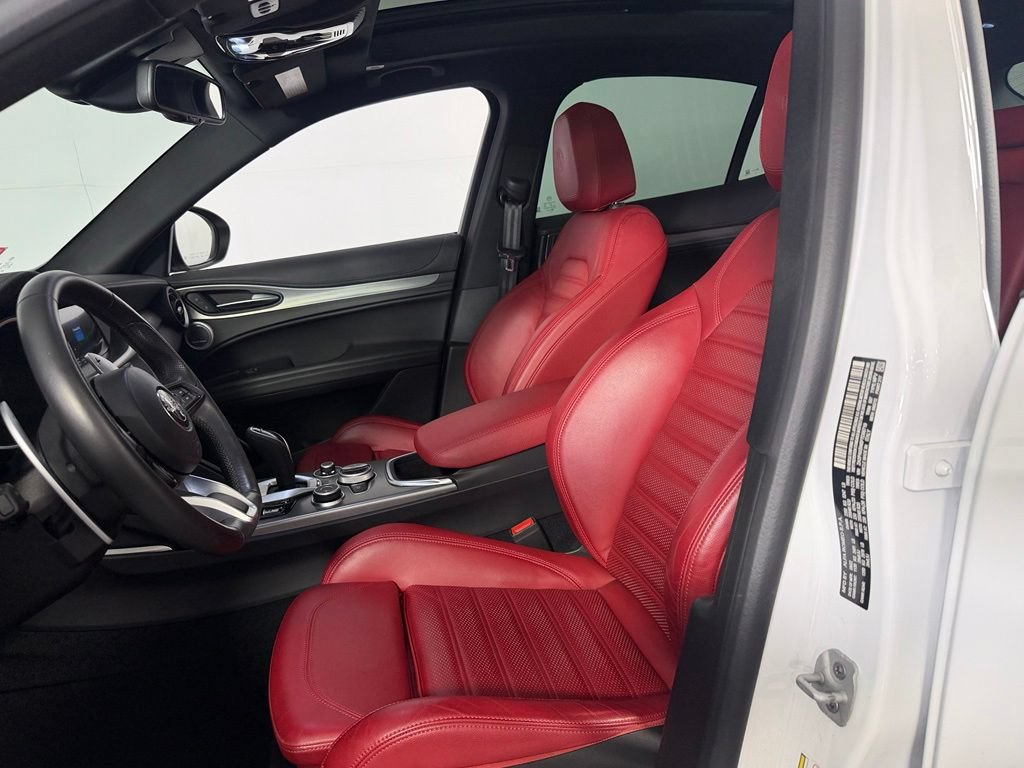 Used 2023 Alfa Romeo Stelvio Veloce AWD/4WD image 27