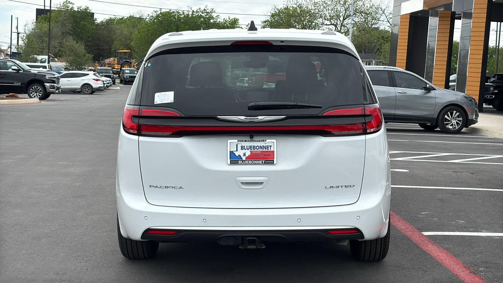 New 2026 Chrysler Pacifica Limited FWD image 4