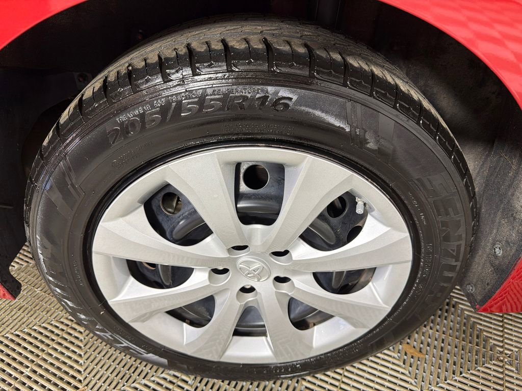 Used 2021 Toyota Corolla LE image 17