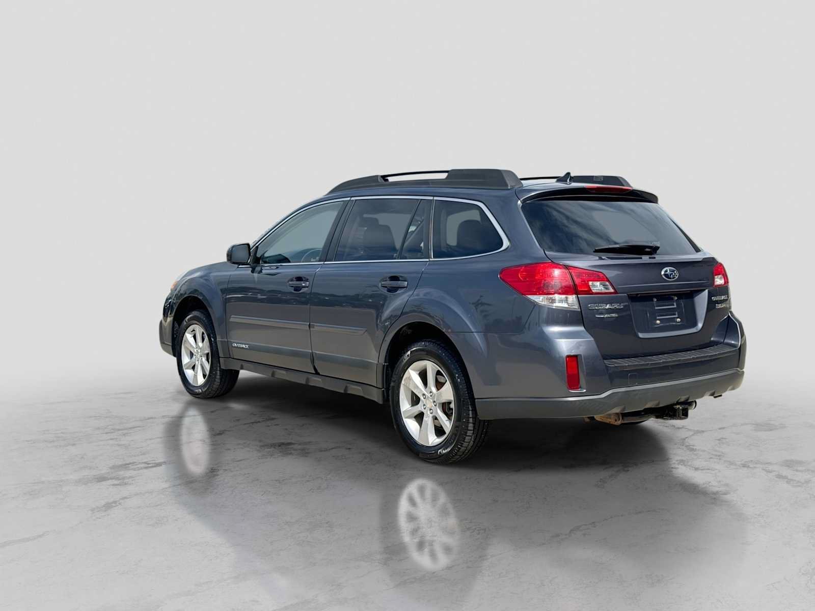 Used 2014 Subaru Outback 3.6R Limited w/ Moonroof Package AWD/4WD image 4