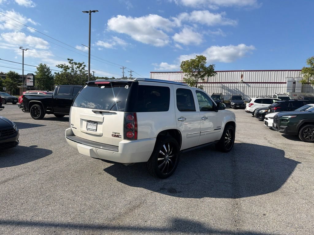 Used 2009 GMC Yukon Denali AWD/4WD image 3