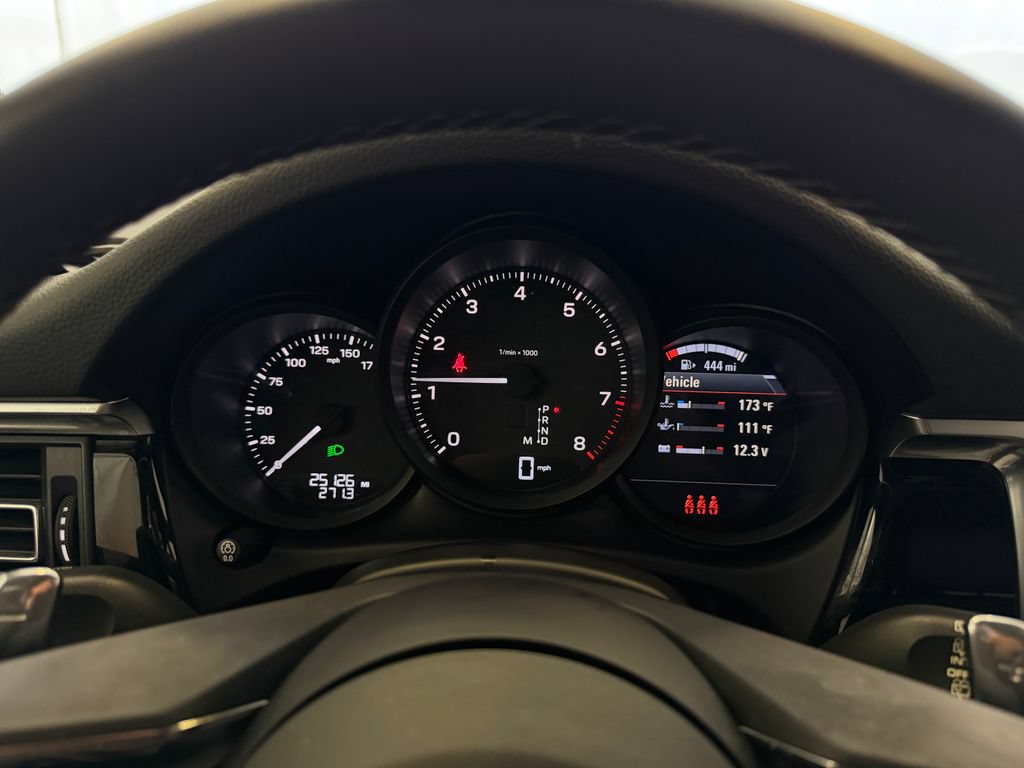 Certified 2023 Porsche Macan AWD/4WD image 21
