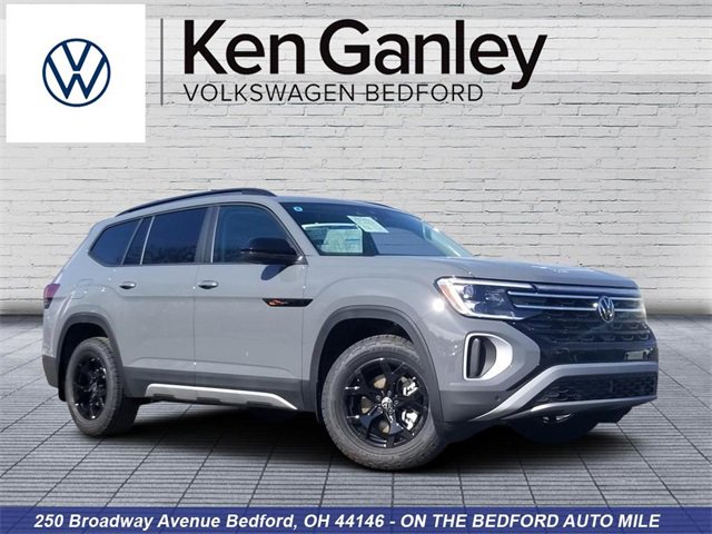New 2025 Volkswagen Atlas Peak Edition SE