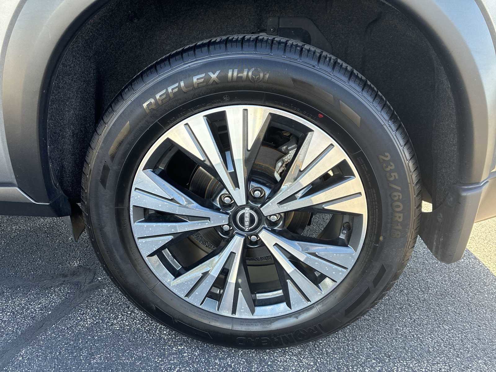 Used 2023 Nissan Rogue SV image 31