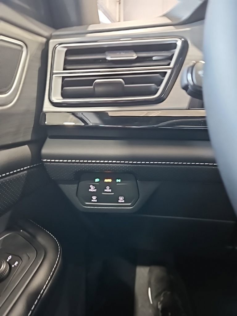 New 2026 Volkswagen Atlas Cross Sport SE FWD image 34