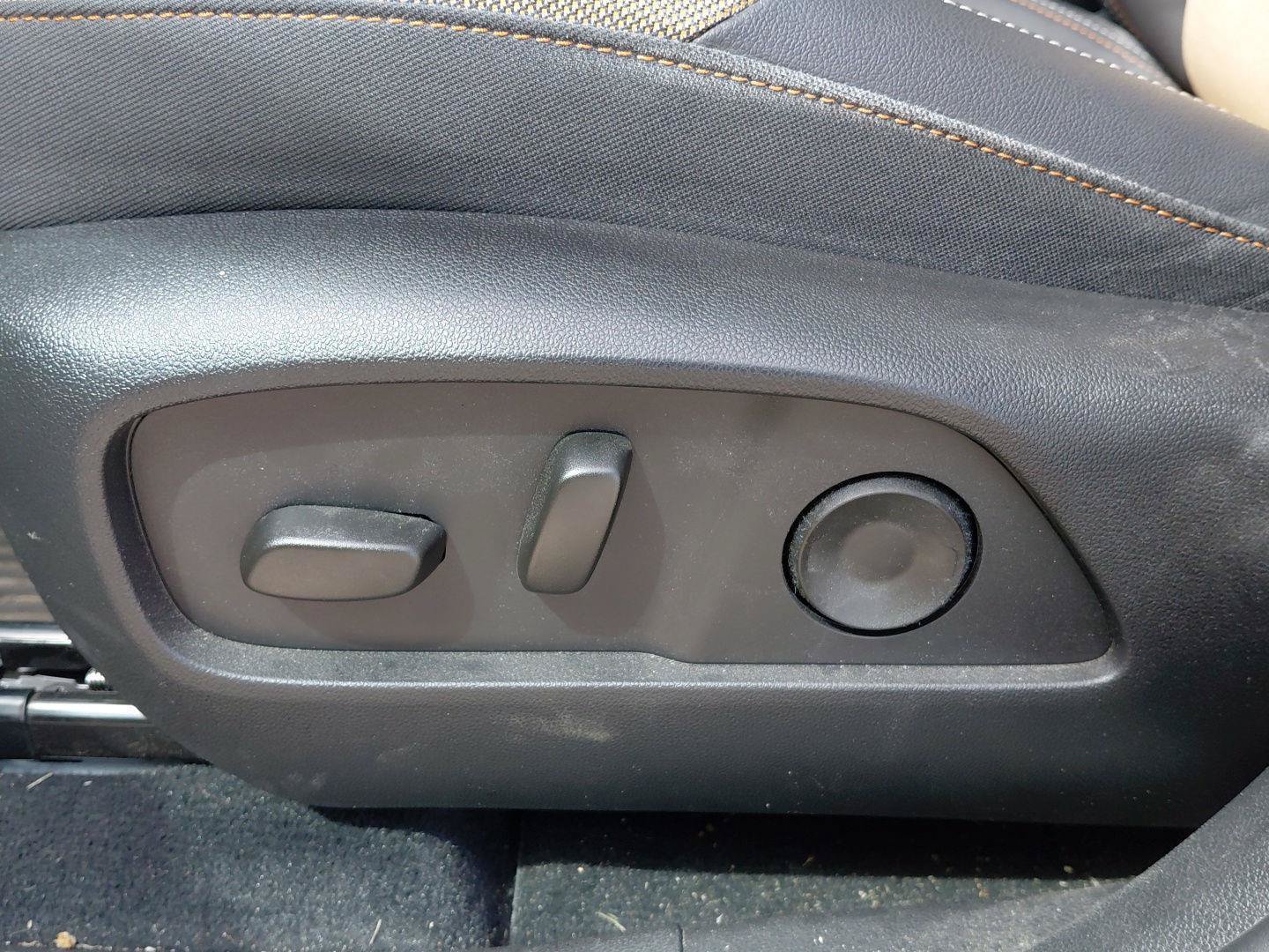 Used 2025 Chevrolet Equinox ACTIV w/ Safety and Technology Package AWD/4WD image 25