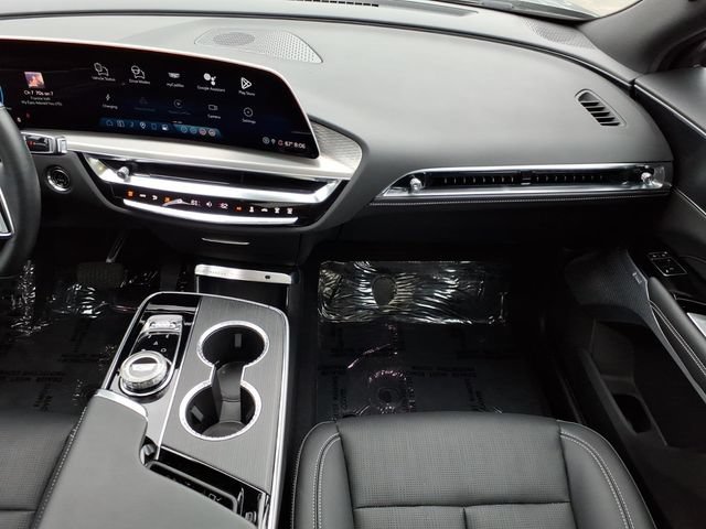 Used 2025 Cadillac Lyriq Luxury w/ LPO, Floor Liner Package AWD/4WD image 17