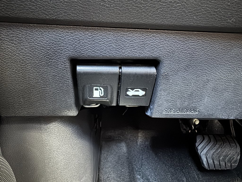 Used 2023 Nissan Kicks SV image 24