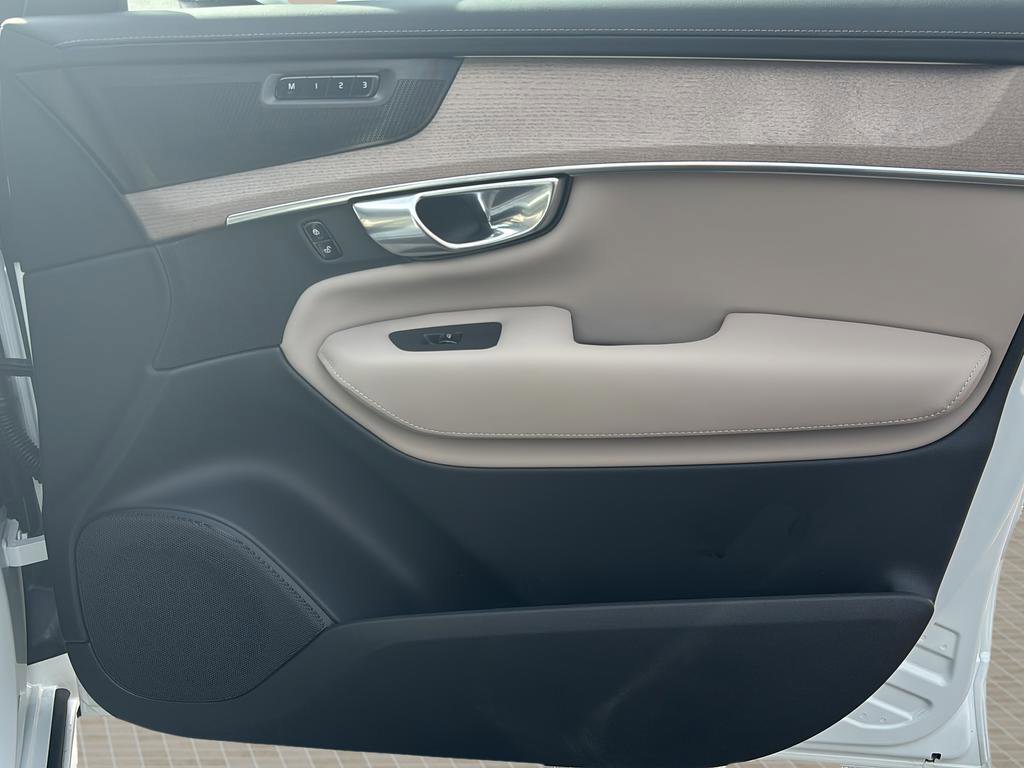 Used 2025 Volvo XC90 T8 Ultra image 37