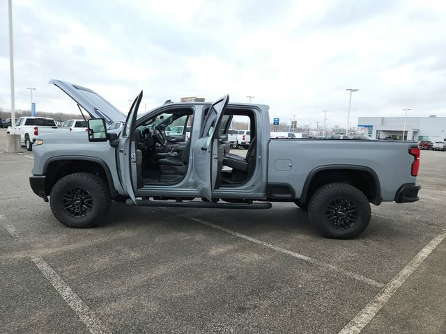 Used 2025 Chevrolet Silverado 2500 ZR2 w/ Technology Package image 12