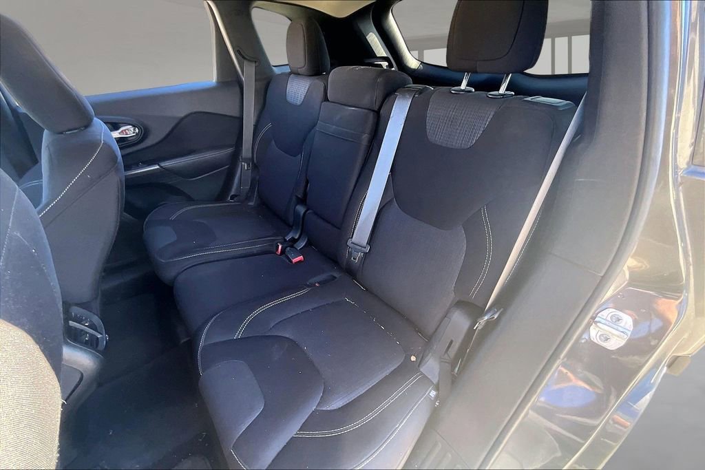 Used 2015 Jeep Cherokee Latitude w/ Comfort/Convenience Group image 22