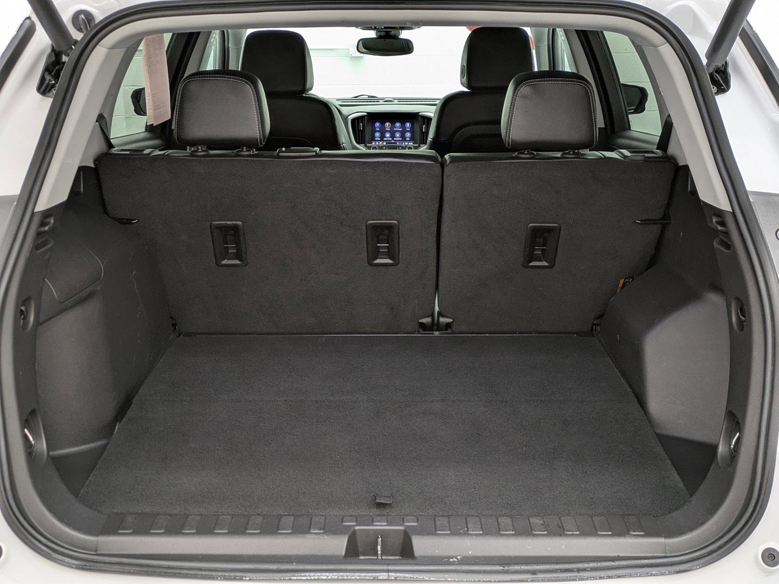 Used 2024 GMC Terrain SLT image 13