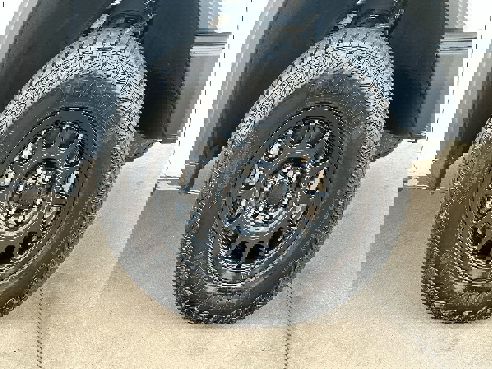 Used 2024 GMC Sierra 1500 AT4X w/ AT4X AEV Edition image 10