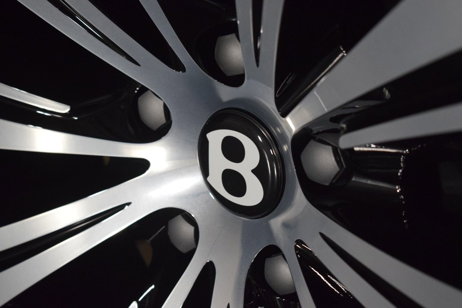 New 2024 Bentley Bentayga Extended Wheelbase image 14