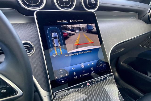 Used 2025 Mercedes-Benz GLC 300 4MATIC image 23