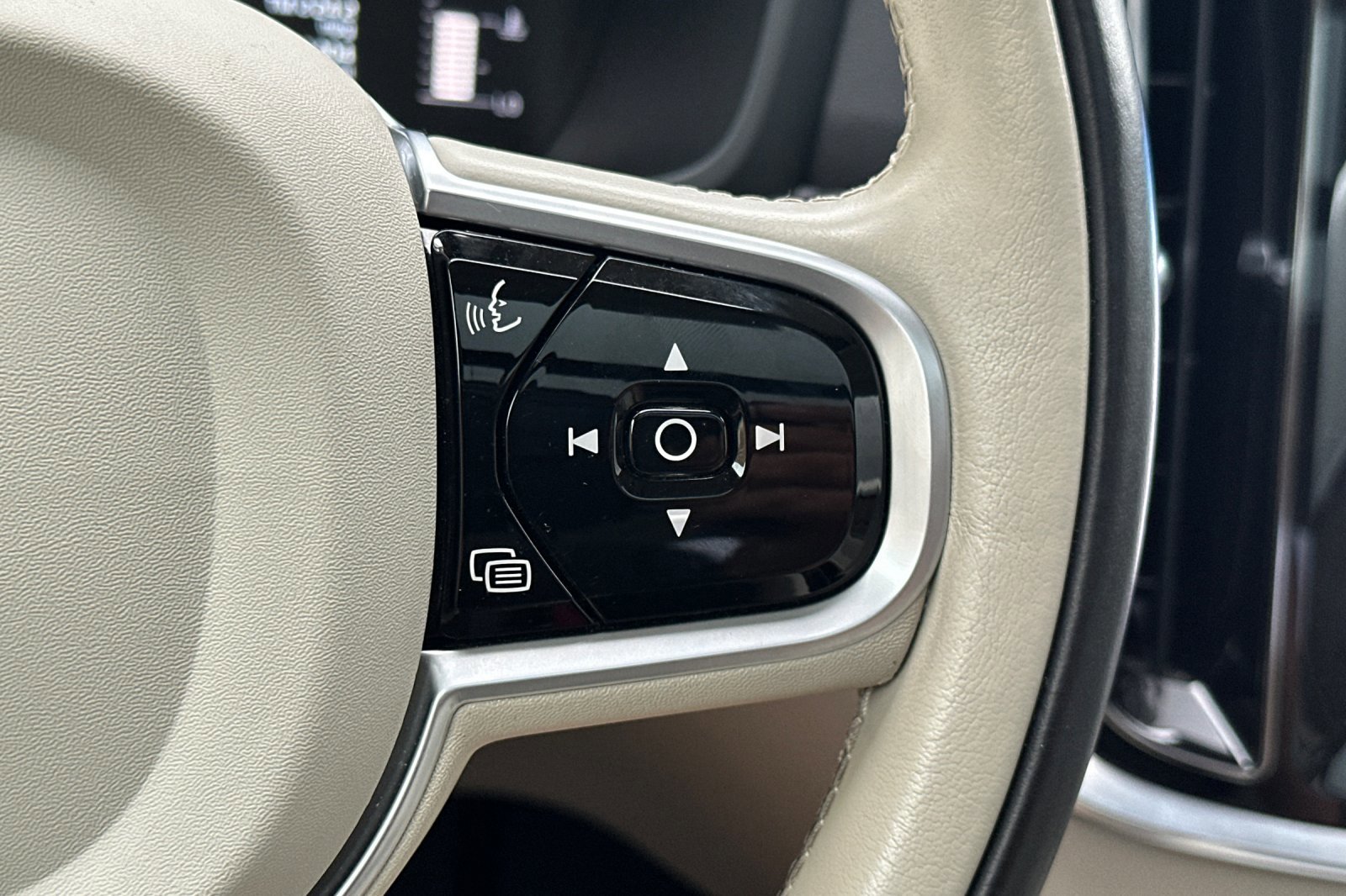 Used 2019 Volvo S60 T5 Momentum w/ Premium Package FWD image 28
