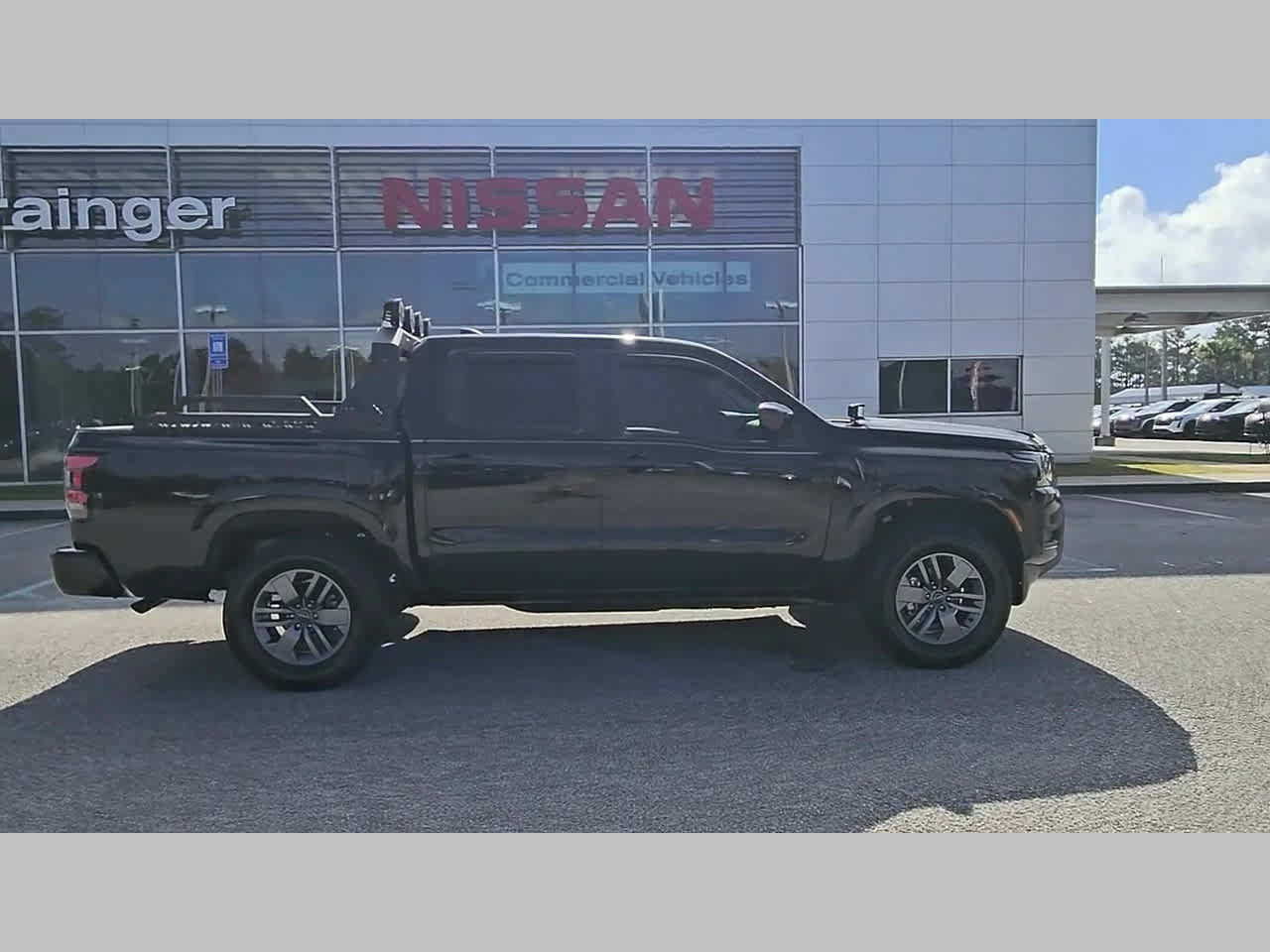 Used 2025 Nissan Frontier SV AWD/4WD image 36