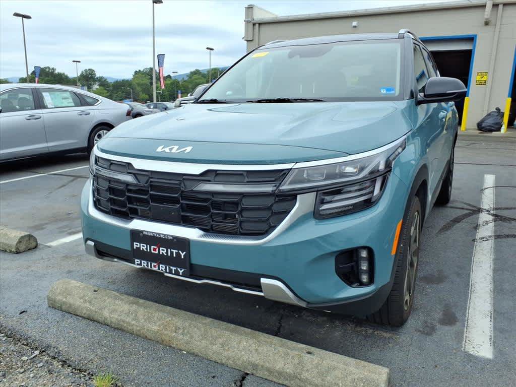 Used 2025 Kia Seltos SX AWD/4WD image 3