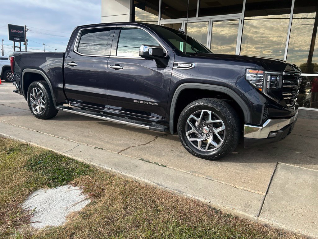 Used 2024 GMC Sierra 1500 SLT AWD/4WD image 2