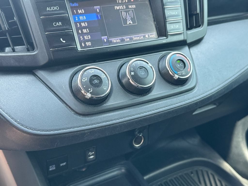 Used 2018 Toyota RAV4 LE AWD/4WD image 23