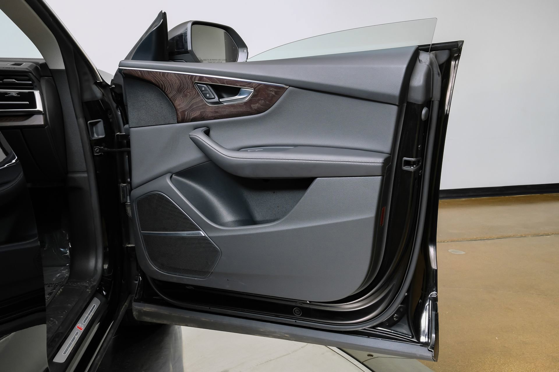 Used 2023 Audi Q8 Premium Plus w/ Premium Plus Package image 47