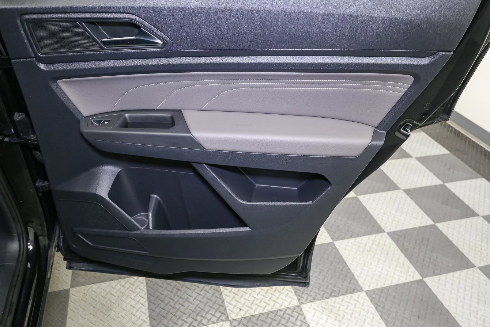 Certified 2023 Volkswagen Atlas Cross Sport SE image 23