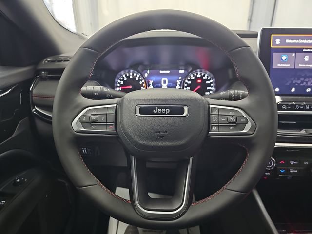 Used 2026 Jeep Compass Trailhawk image 14