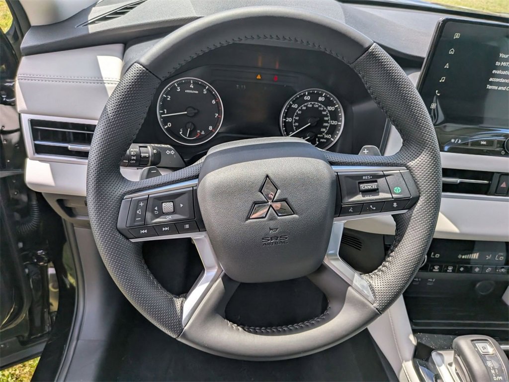 New 2025 Mitsubishi Outlander SE image 17