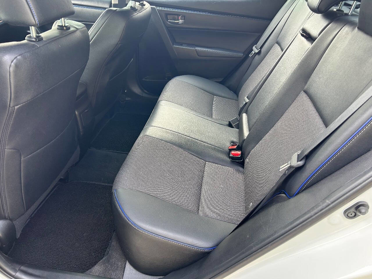 Used 2017 Toyota Corolla SE image 18