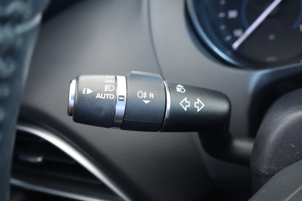 Used 2017 Jaguar XE image 25