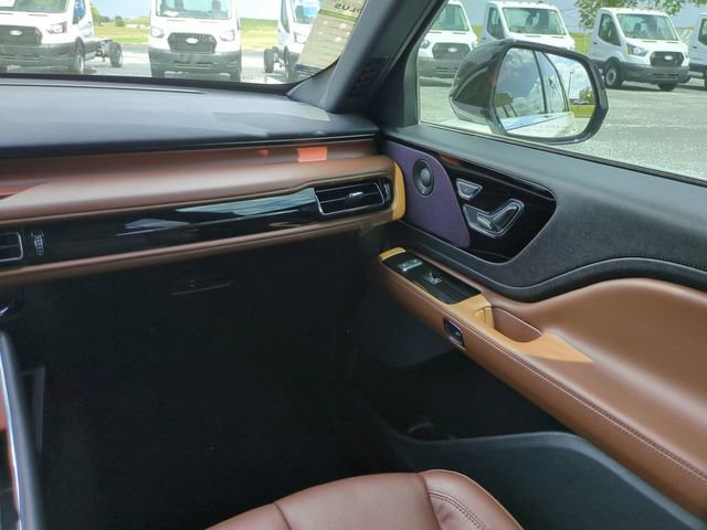 Used 2023 Lincoln Aviator Grand Touring AWD/4WD image 18