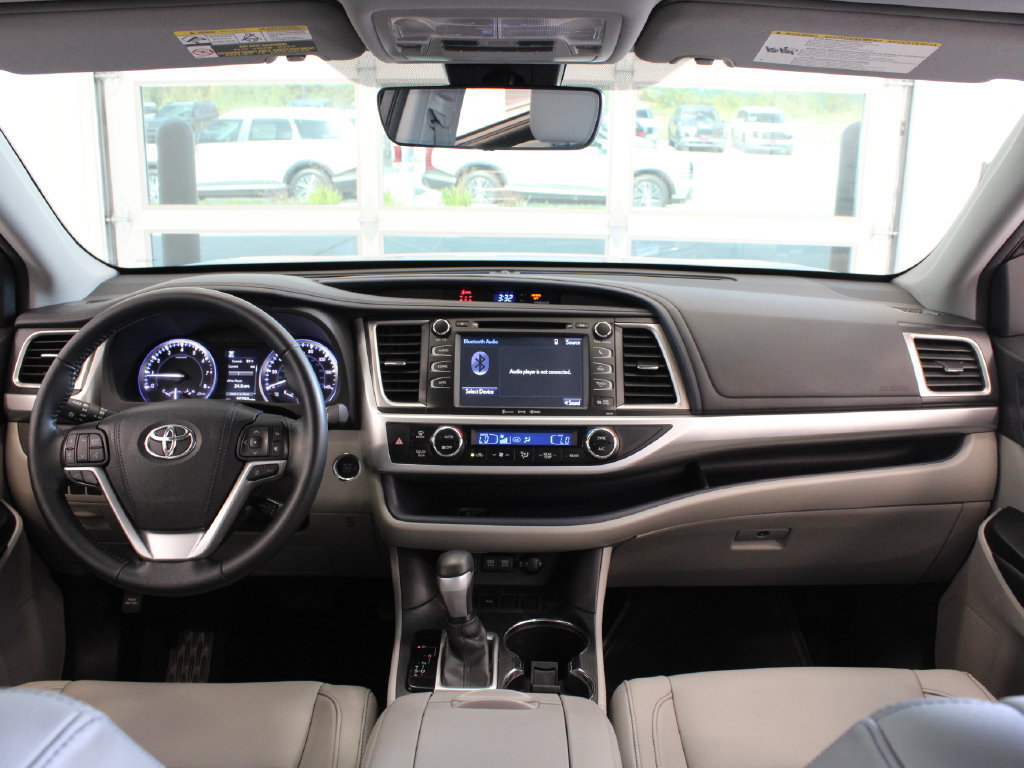 Used 2017 Toyota Highlander XLE FWD image 18