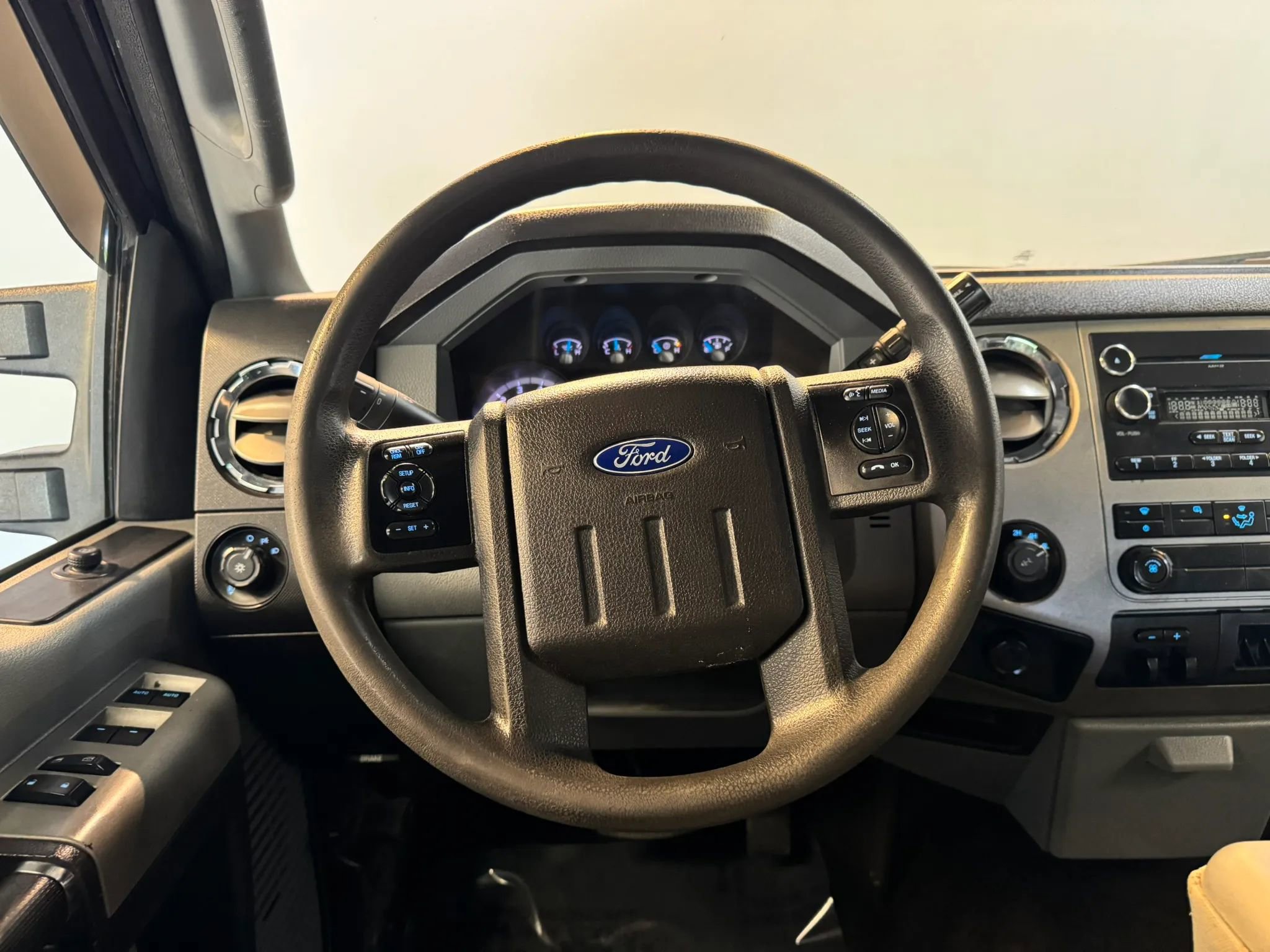 Used 2015 Ford F250 XLT w/ Camper Package AWD/4WD image 12