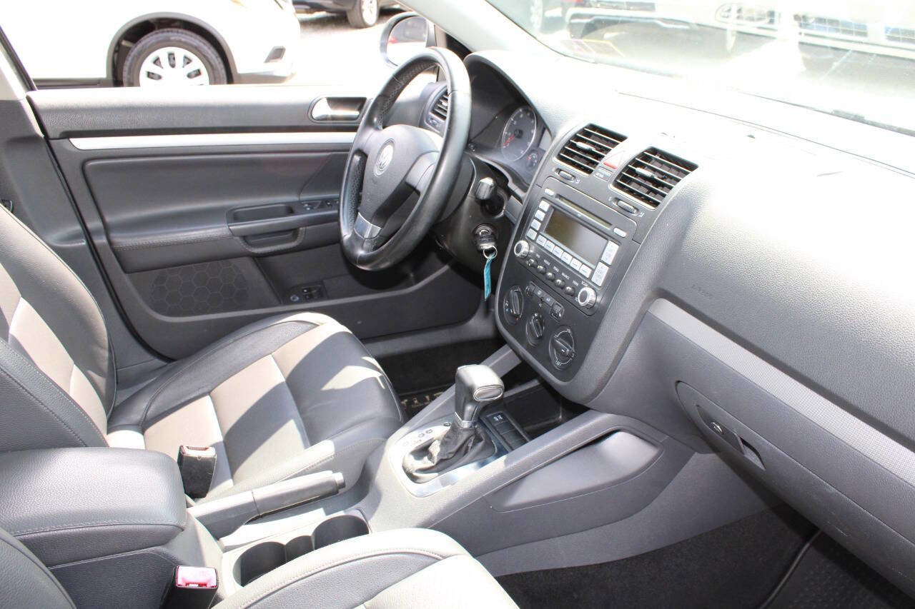 Used 2009 Volkswagen Jetta SE FWD image 12
