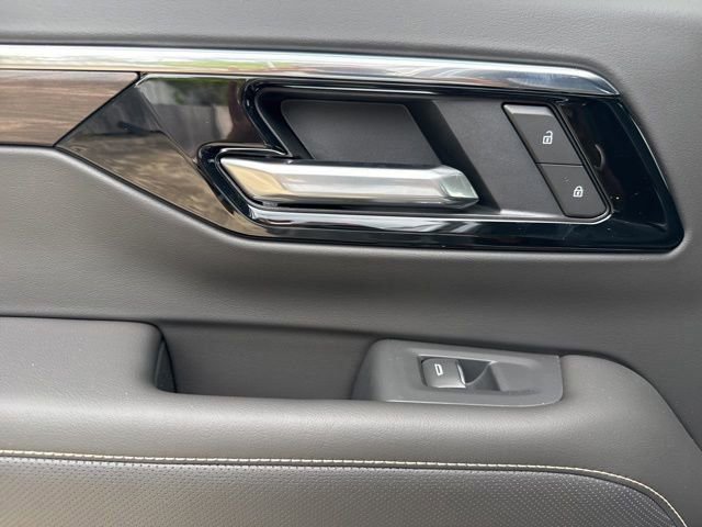 New 2025 Chevrolet Suburban Premier image 21